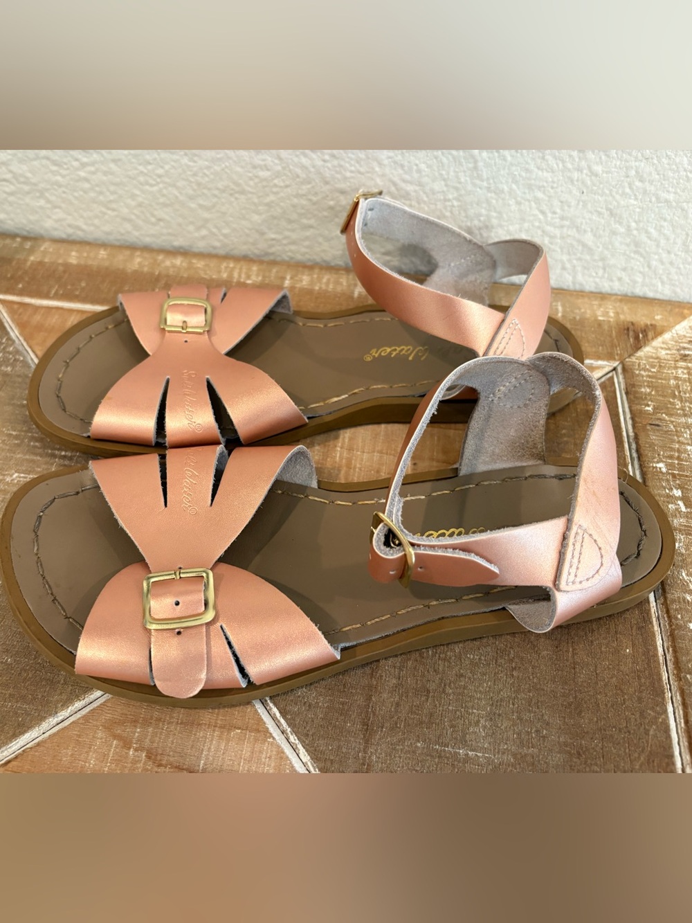 Salt Water Sandals by Hoy Original Waterproof Rose Gold Leather Size 3 Big Girls - Picture 2 of 6